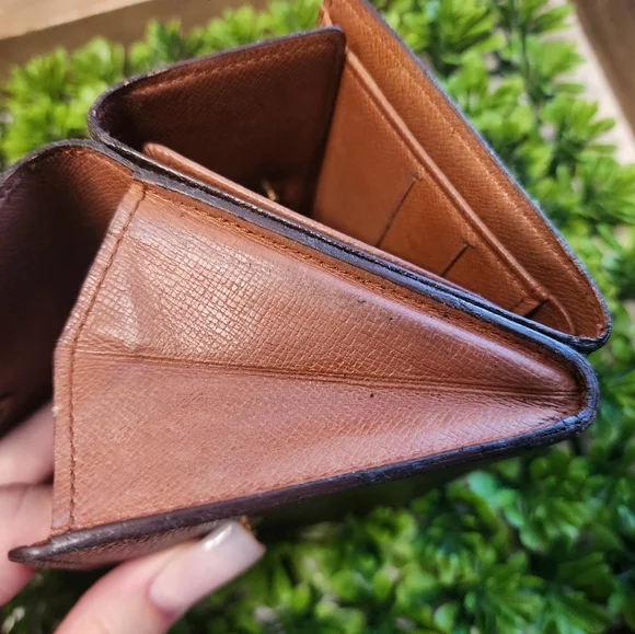 Louis Vuitton double snap compact wallet - Picture 9 of 15